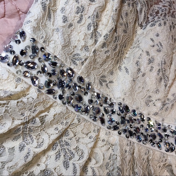 BEAUTIFUL OFF WHITE DRESS - Picture 2 of 5